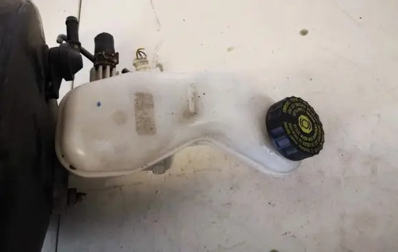 Toyota Verso Brake fluid reservoir 0204255330
