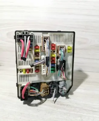 Renault Megane III Fuse module 284B60008R 8229282077 519339311