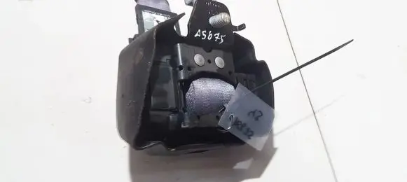 Middle seatbelt (rear)
