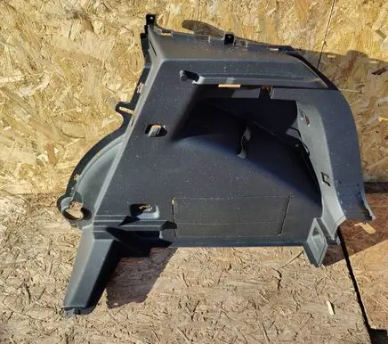Trunk/boot side trim panel