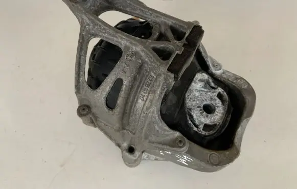 Audi Q7 4M Engine mount bracket 4M0199372FE