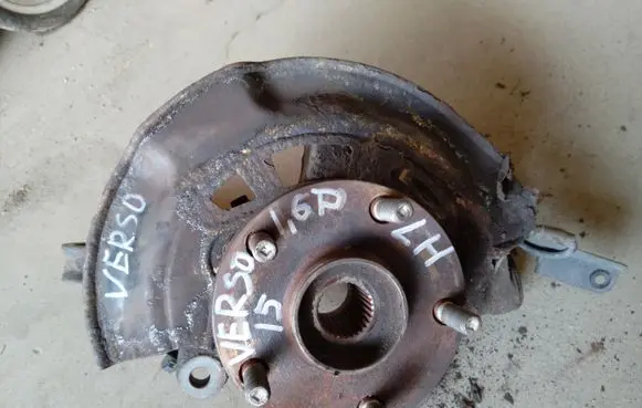 Toyota Verso Front wheel hub