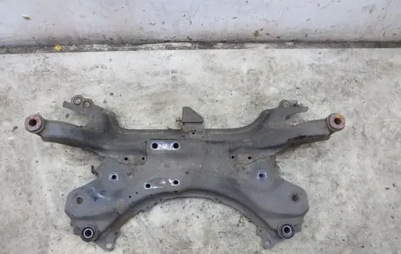 Toyota Avensis T270 Front axle beam KRIS235789