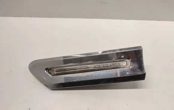 BMW 7 F01 F02 F03 F04 Front fender indicator light 63137203371