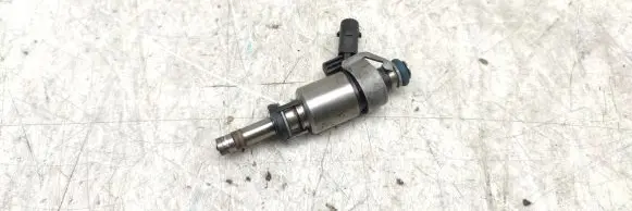 Audi A4 S4 B8 8K Fuel injector 284036041
