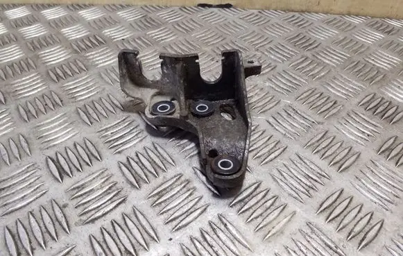 KIA Rio Gear shift cable bracket 