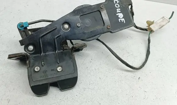 Hyundai Coupe Loading door lock 8123020000 1800A000