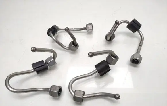 Fuel injector supply line/pipe