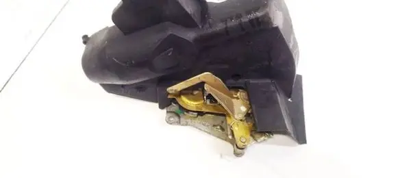 Mercedes-Benz C W202 Rear door lock 2027300535