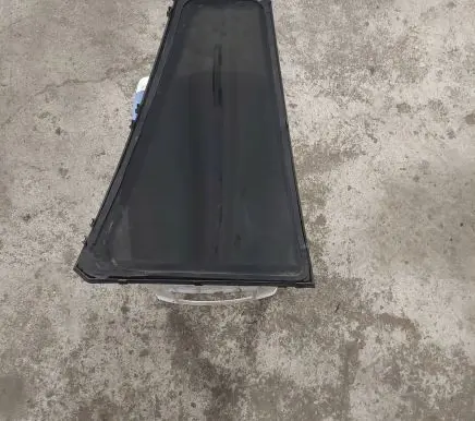 BMW 5 E39 Rear vent window glass 