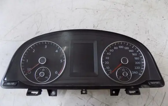 Volkswagen Touran II Speedometer (instrument cluster) 1T0920871DX