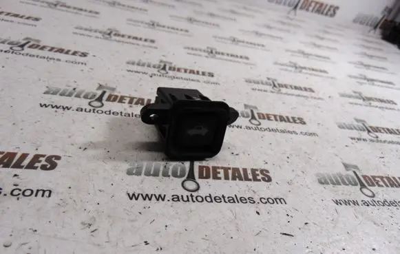 Honda CR-V Tailgate opening switch M08525