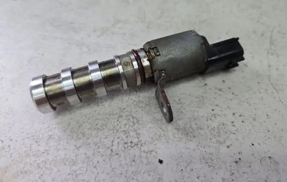 Dacia Sandero III Camshaft vanos timing valve 237962295R
