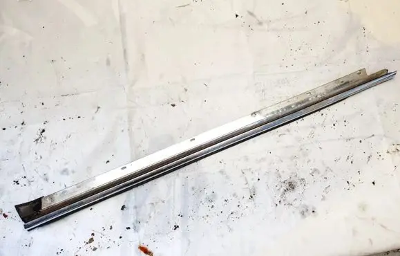 Front door glass trim molding
