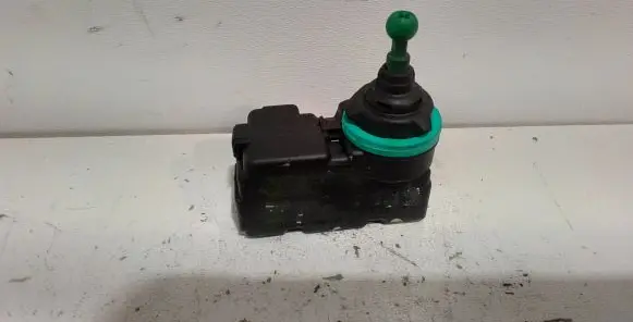 Headlight level adjustment motor