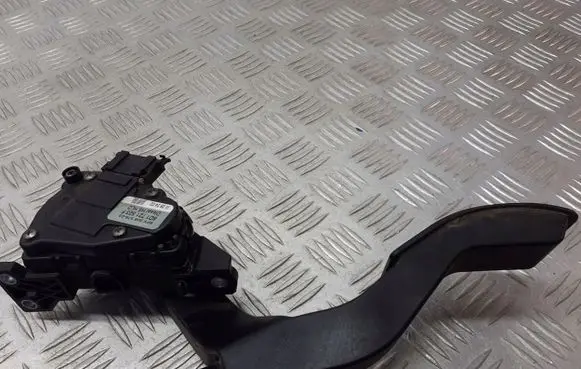 Skoda Superb B5 (3U) Accelerator pedal position sensor 8D1721523F