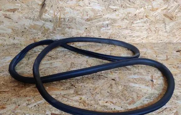 Citroen DS3 Front door rubber seal 9670312080