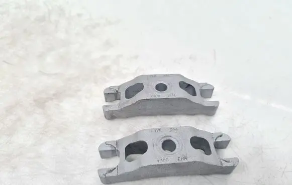 Skoda Superb B6 (3T) Fuel Injector clamp holder 03L216