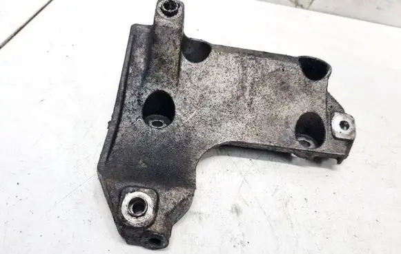 Engine mount bracket