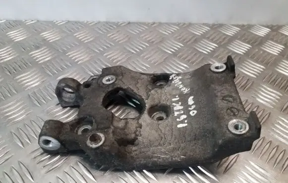 Ford Focus A/C compressor mount bracket 9646719580