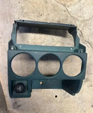 Radio/GPS head unit trim