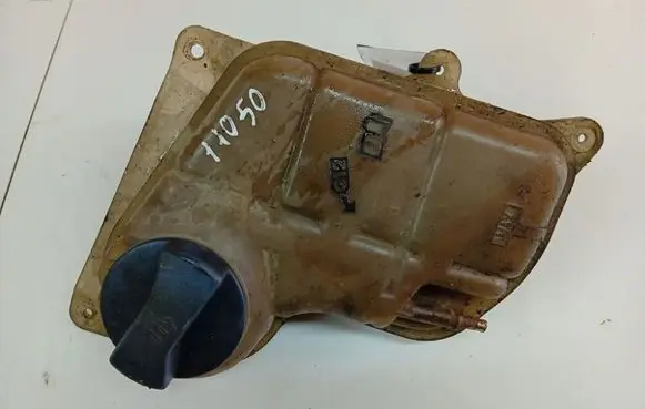 Volkswagen PASSAT B5 Coolant expansion tank/reservoir 8D0121403J