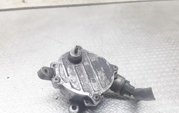 Volvo V70 Vacuum pump 08658230