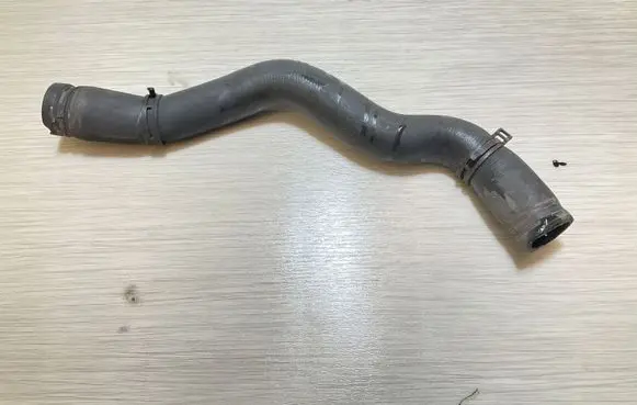 Opel Insignia A Engine coolant pipe/hose 13350532