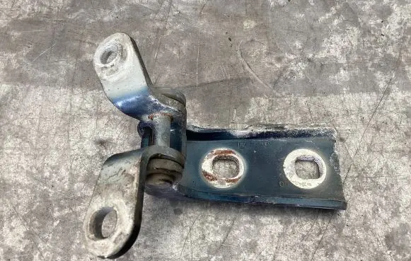 Cadillac CTS Front door upper hinge 744128