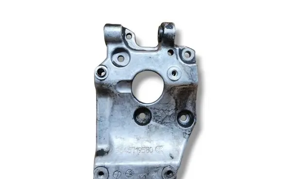 Volvo V50 A/C compressor mount bracket 9646719580