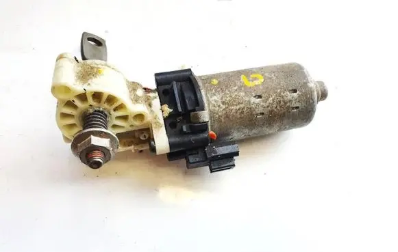 Toyota Avensis T250 Seat adjustment motor 8582033020 85820-33020