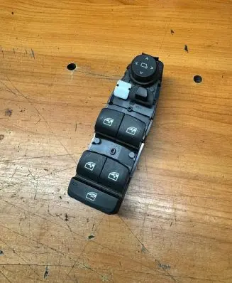 BMW 5 G30 G31 Electric window control switch 6832720