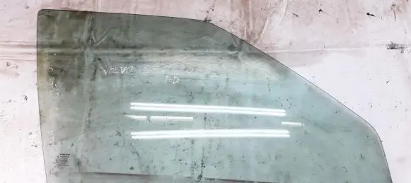 Volvo S70 V70 V70 XC Front door window glass four-door