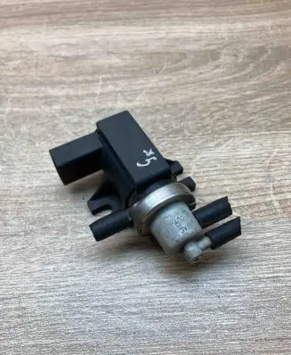 Audi A3 S3 8P Vacuum valve 1J0906627A 72290325