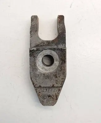Opel Insignia B Fuel Injector clamp holder 85152 1237727