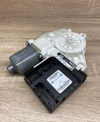 Audi A3 S3 8P Front door window regulator motor 8P0959802Q