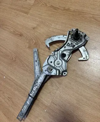 BMW 3 E30 Front door manual window regulator 