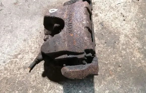 Volvo XC60 Front brake caliper