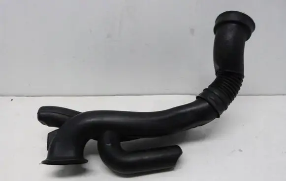 Opel Zafira B Air intake duct part 55562481