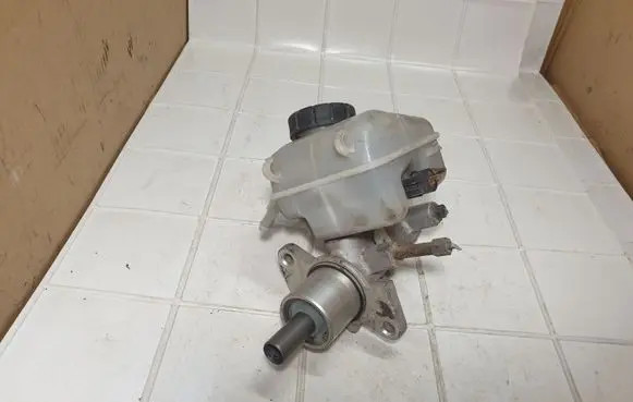 Opel Zafira A Master brake cylinder 32066734