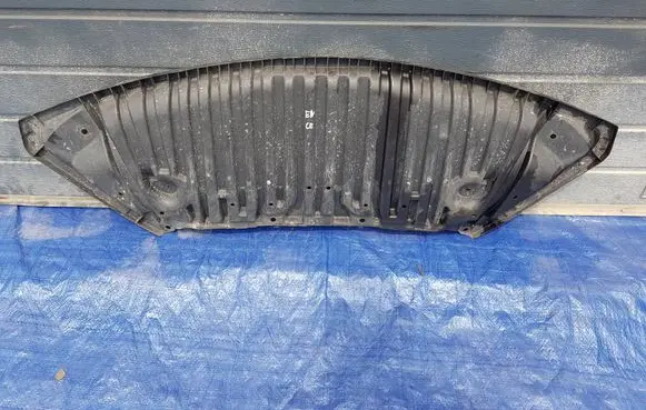 Mercedes-Benz E C207 W207 Engine splash shield/under tray 2075200623BBGG A2075200623