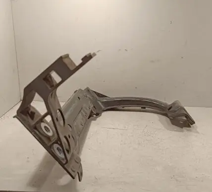 Headlight/headlamp mounting bracket