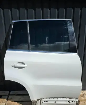 Volkswagen Tiguan Rear door LB9A