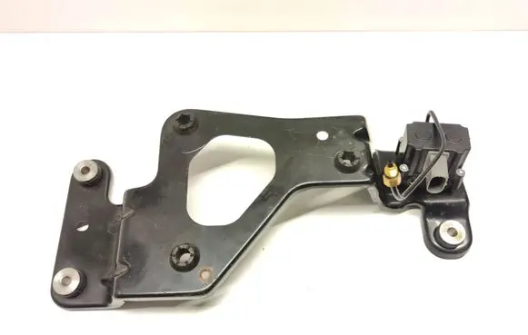 BMW X5 E70 Pneumatic air compressor holding bracket 37226775479 6775479