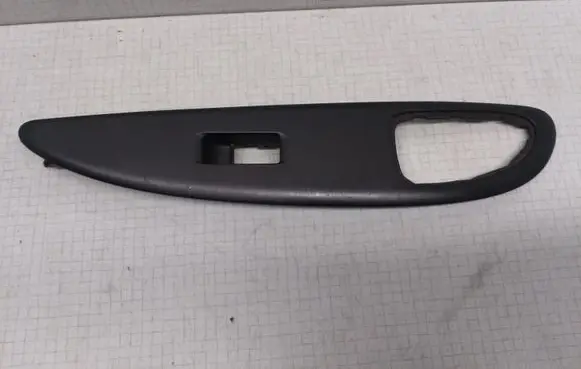 Nissan Primera Front door window switch trim 80960AV660