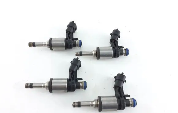 Hyundai Accent Fuel injectors set 353102B130