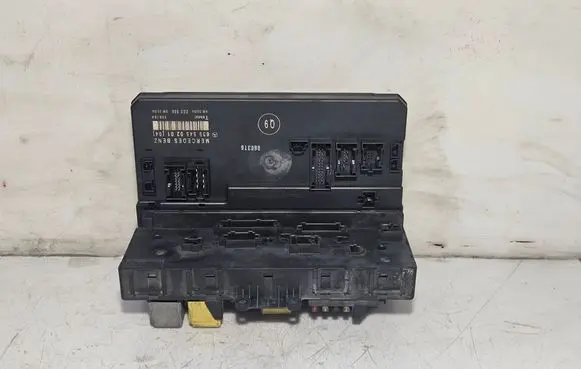 Mercedes-Benz Vito Viano W639 Fuse module 6395450201 A6395450401