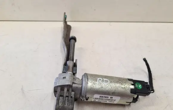 Opel Insignia A Seat adjustment motor 835702509 10132008