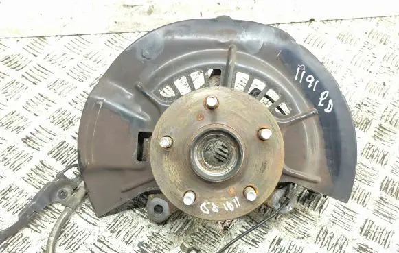 Toyota RAV 4 (XA50) Front wheel hub