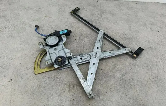 KIA Sorento Front door window regulator with motor 824603E000